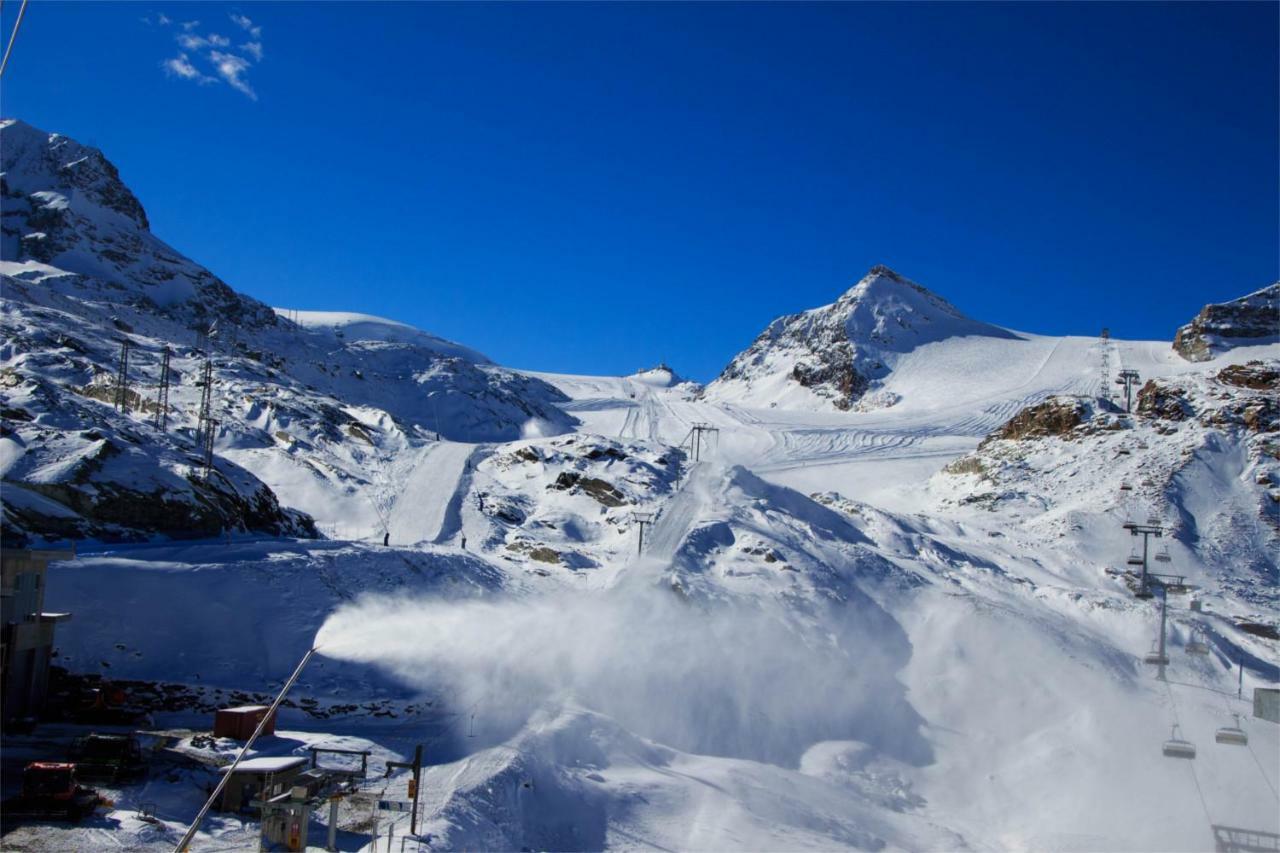 Hotel Petit Palais Breuil-Cervinia Exteriör bild